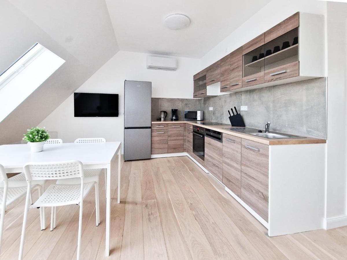 Tolstov Apartments - City Apartments With 1 Or 2 Rooms - 15 Min To Messe Dus And Old Town Dus — Photos 1